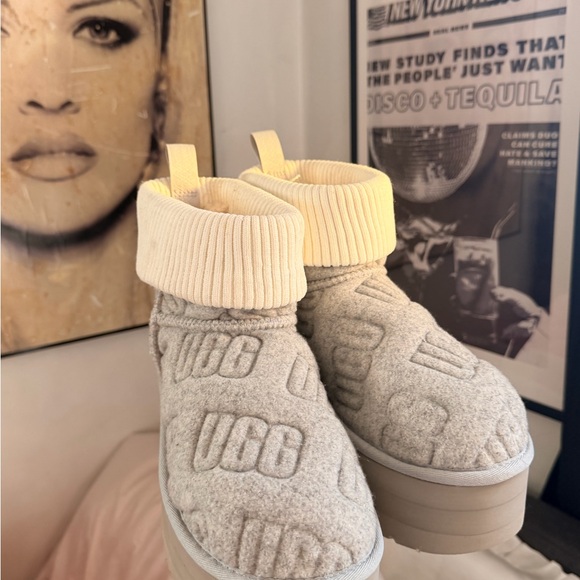 Ugh Felt platform mini boots Gray and Cream Platform booties - Picture 7 of 9